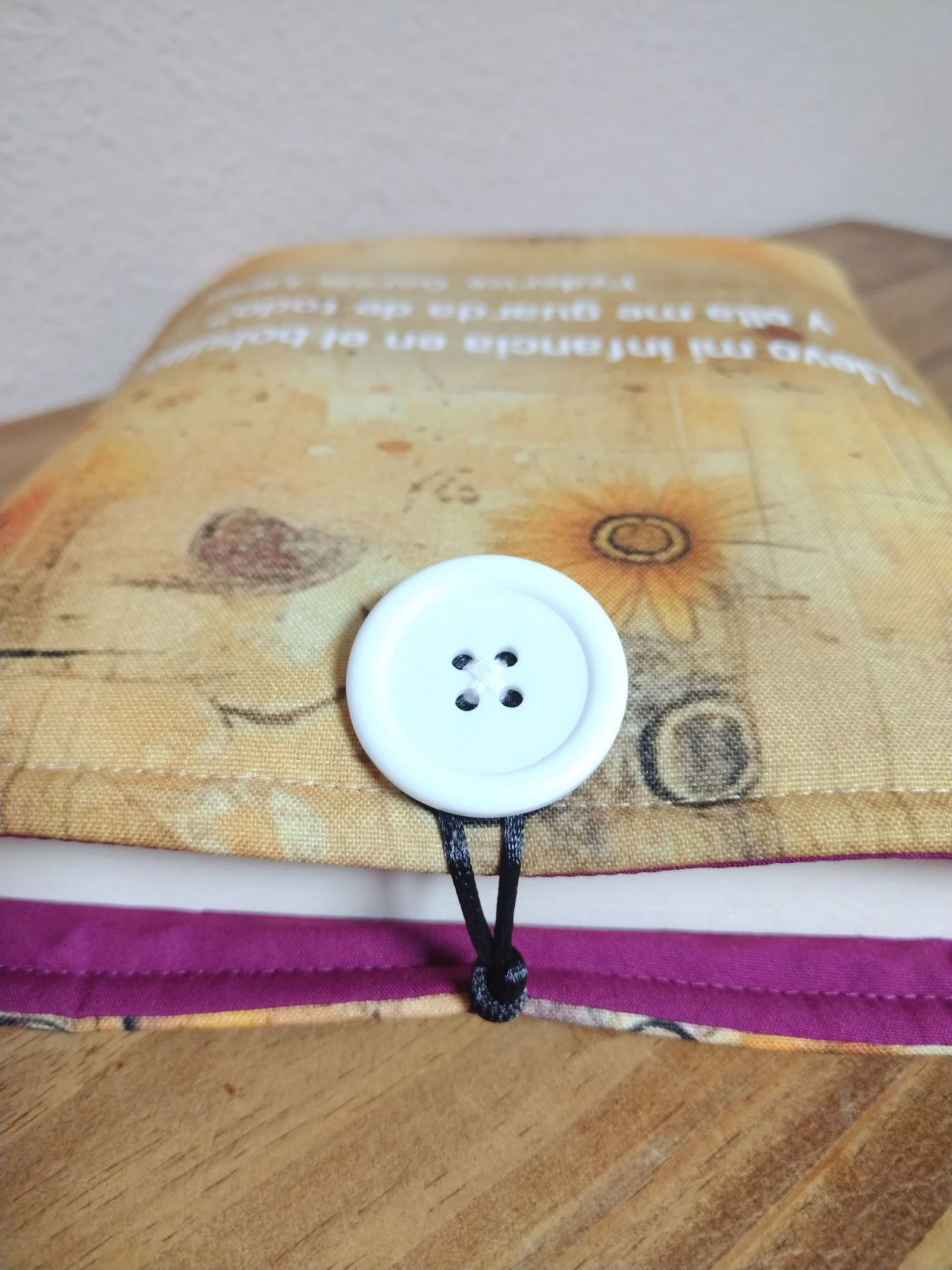 Célula literária acolchoada - Design Menina e cachorro com frase - Feito à mão – photo 3
